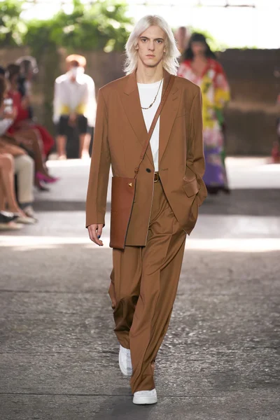 Look 39